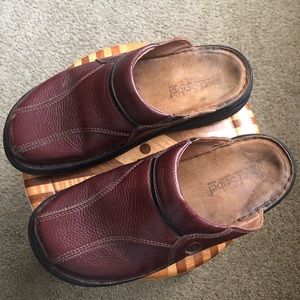 Josef Seibel. Men’s leather slides. Gently used.